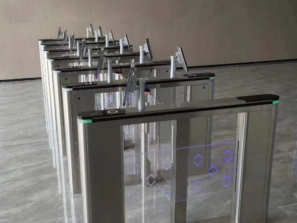 人脸识别门禁系统和普通门禁系统的区别是什么呢？快来看看吧！