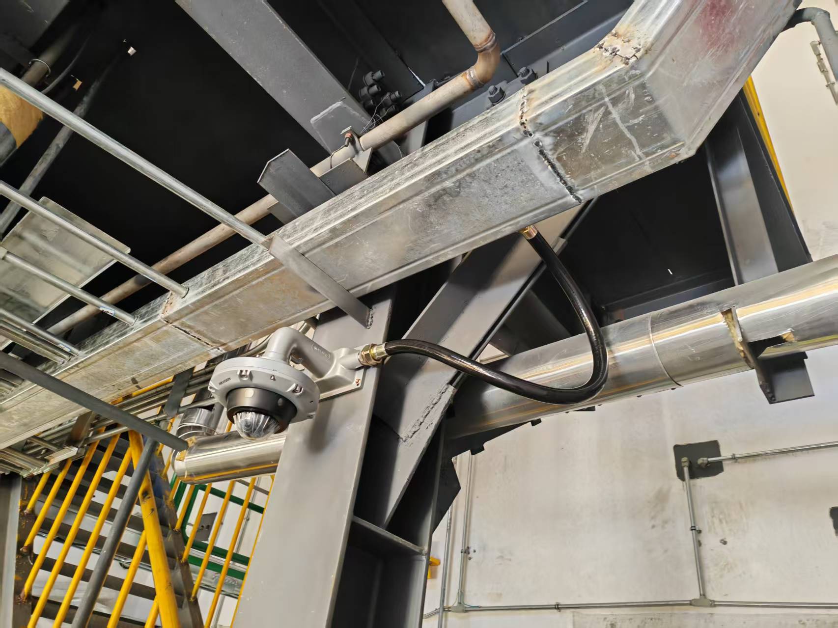 安装防爆监控摄像头