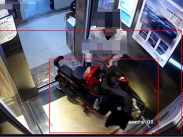 智能警戒摄像机