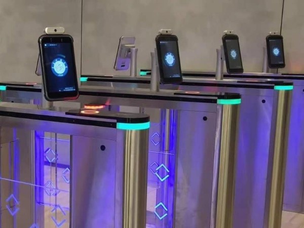 都已经到了人脸识别门禁时代了，你还在用传统门禁吗？